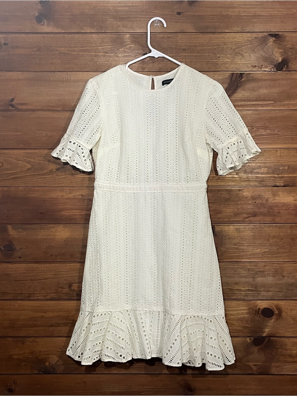 Banana Republic 6P Off-White Eyelet Dress with Ruffle Hem